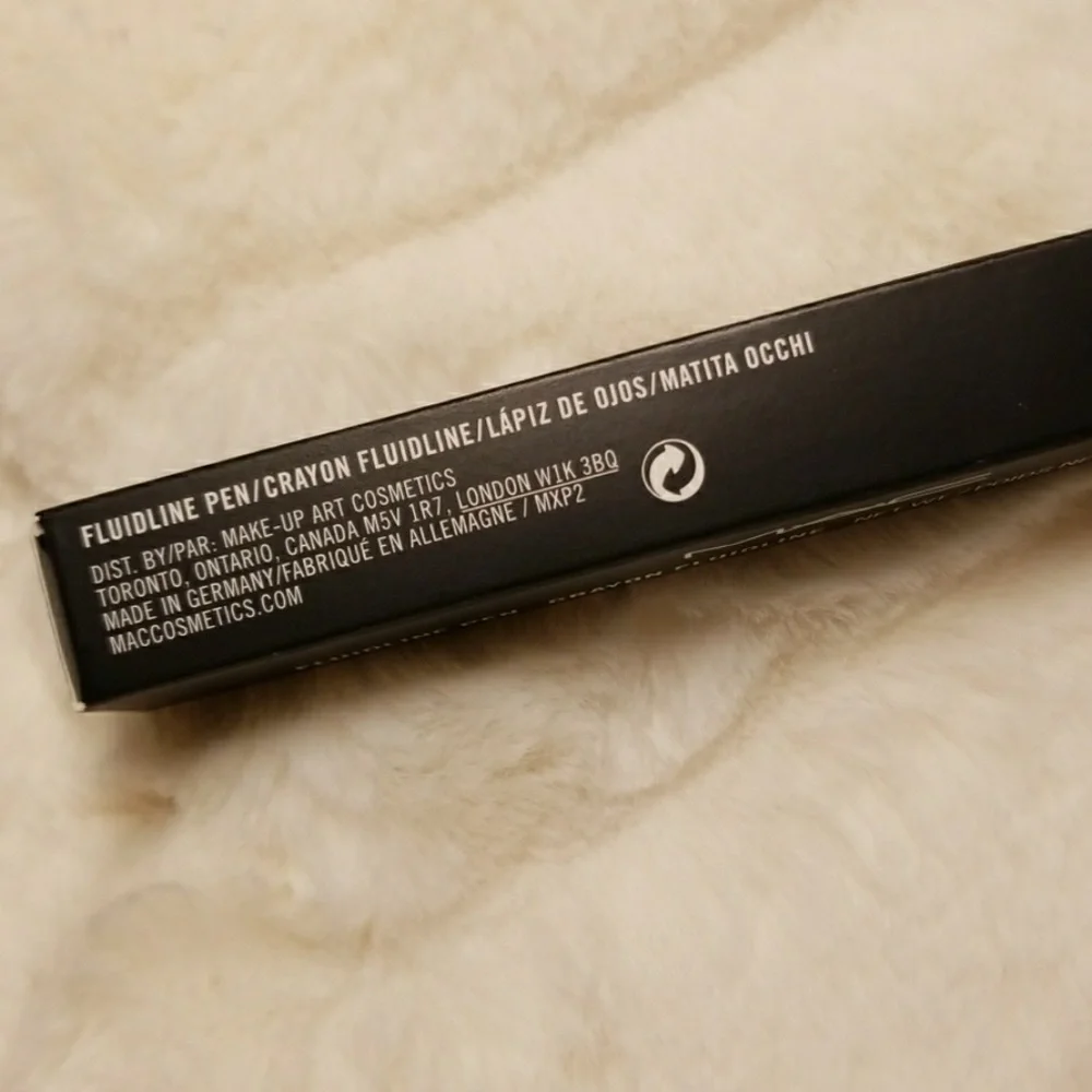 MAC // fluidline pen eyeliner privet teal